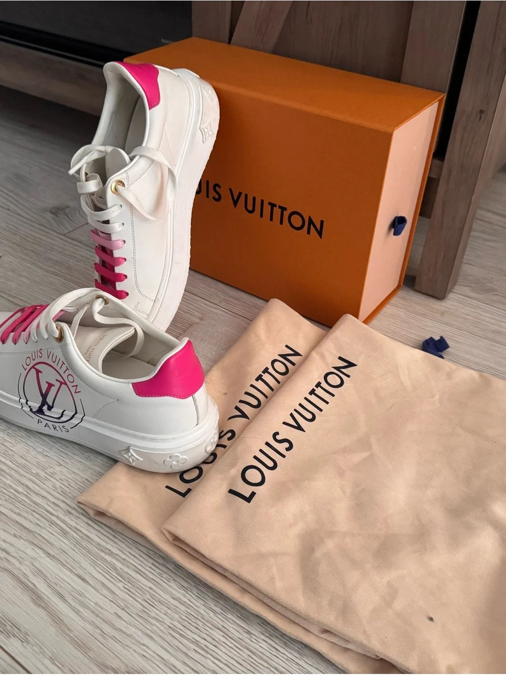 Louis Vuitton authentic Sneakers - Picture 3 of 3